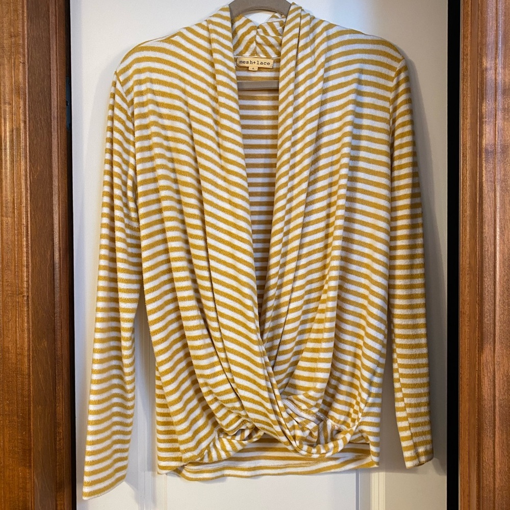 Super soft mustard yellow/white long sleeved top